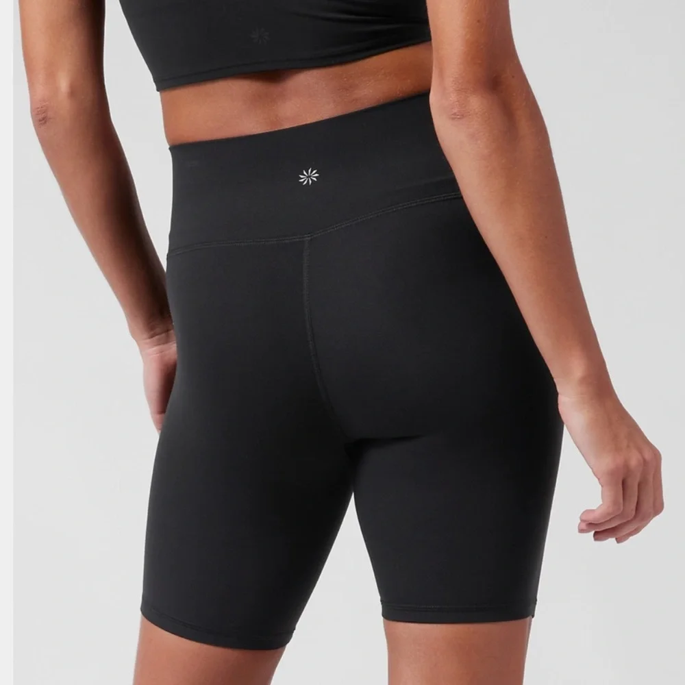 NWT Athleta Transcend 7" Short in Black - Picture 2 of 12